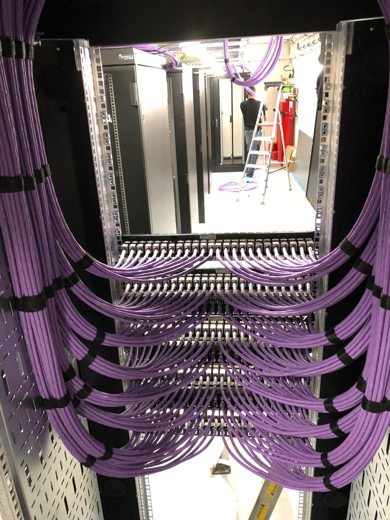 Multi-colour patching with switches and active links